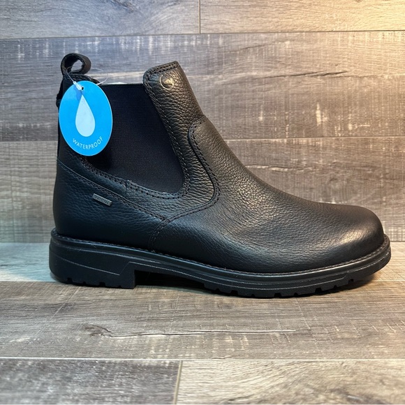 Clarks Morris Up Waterproof Boots ‘Black Tumbled Leather’ - Picture 2 of 7